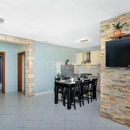 Holiday Home Darius With Hot Tub มาคาร์สกา ภายนอก รูปภาพ