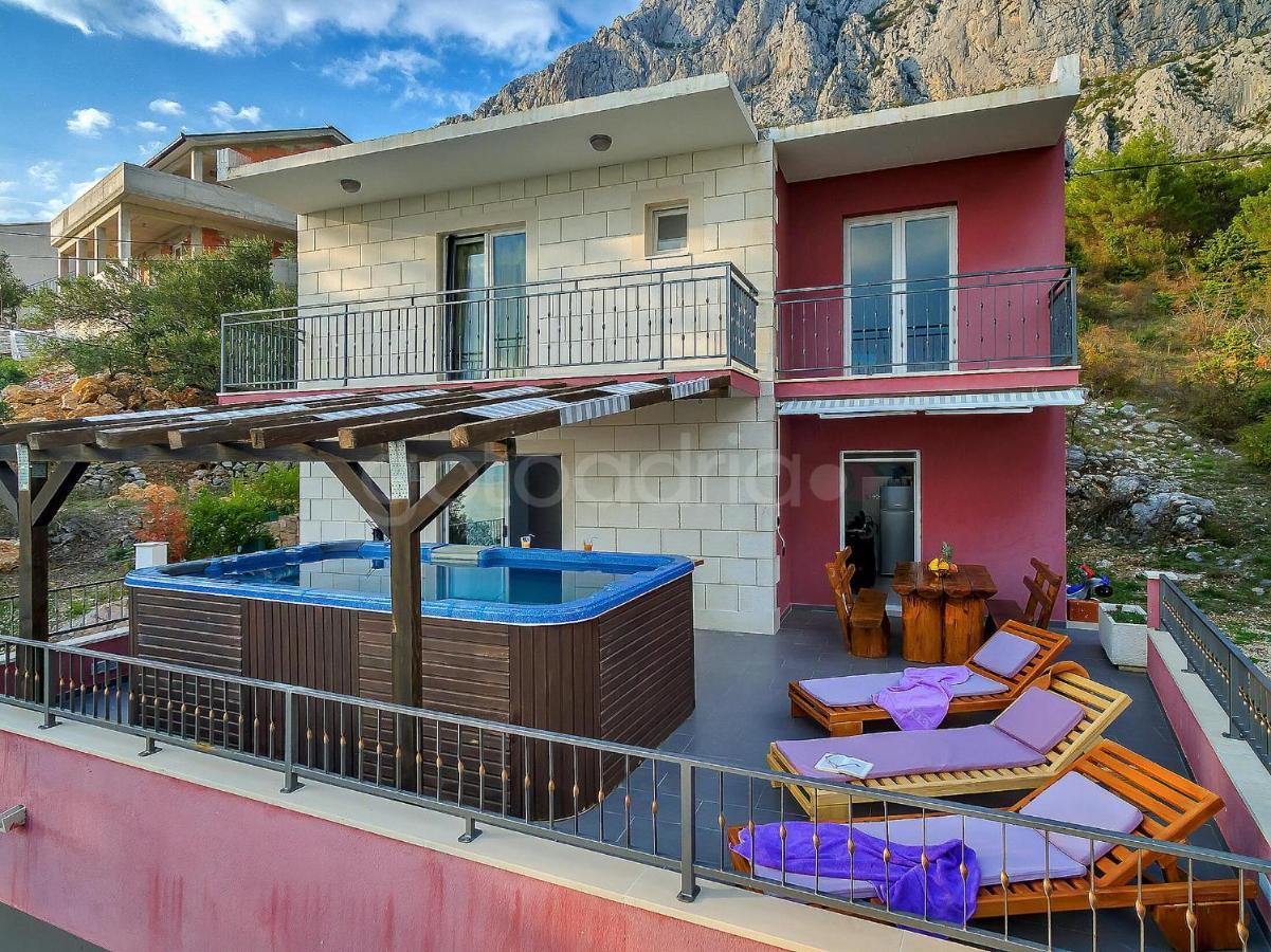 Holiday Home Darius With Hot Tub มาคาร์สกา ภายนอก รูปภาพ