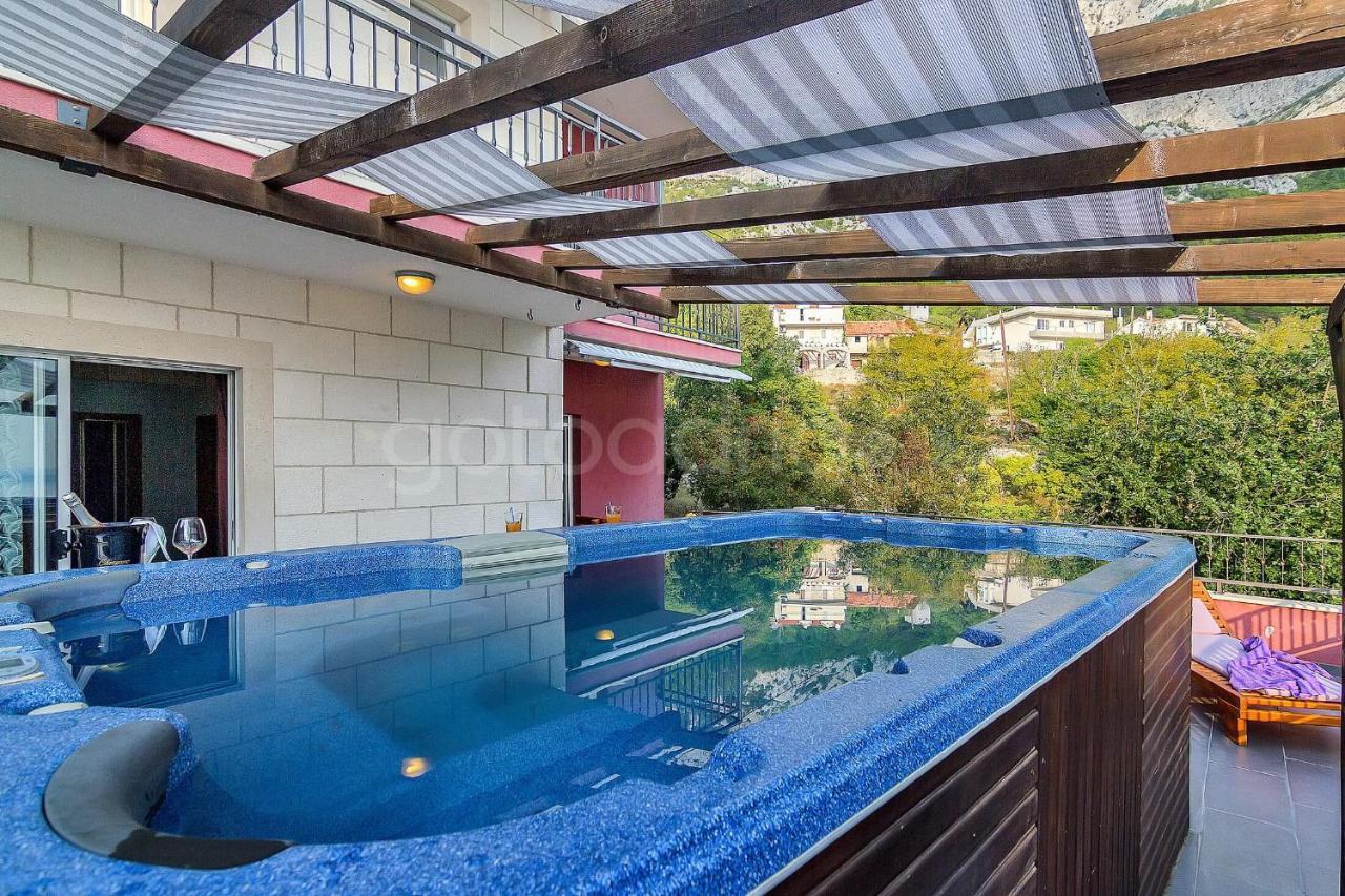 Holiday Home Darius With Hot Tub มาคาร์สกา ภายนอก รูปภาพ