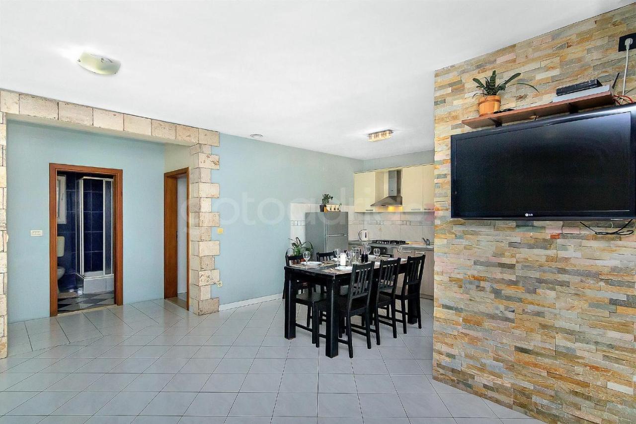 Holiday Home Darius With Hot Tub มาคาร์สกา ภายนอก รูปภาพ